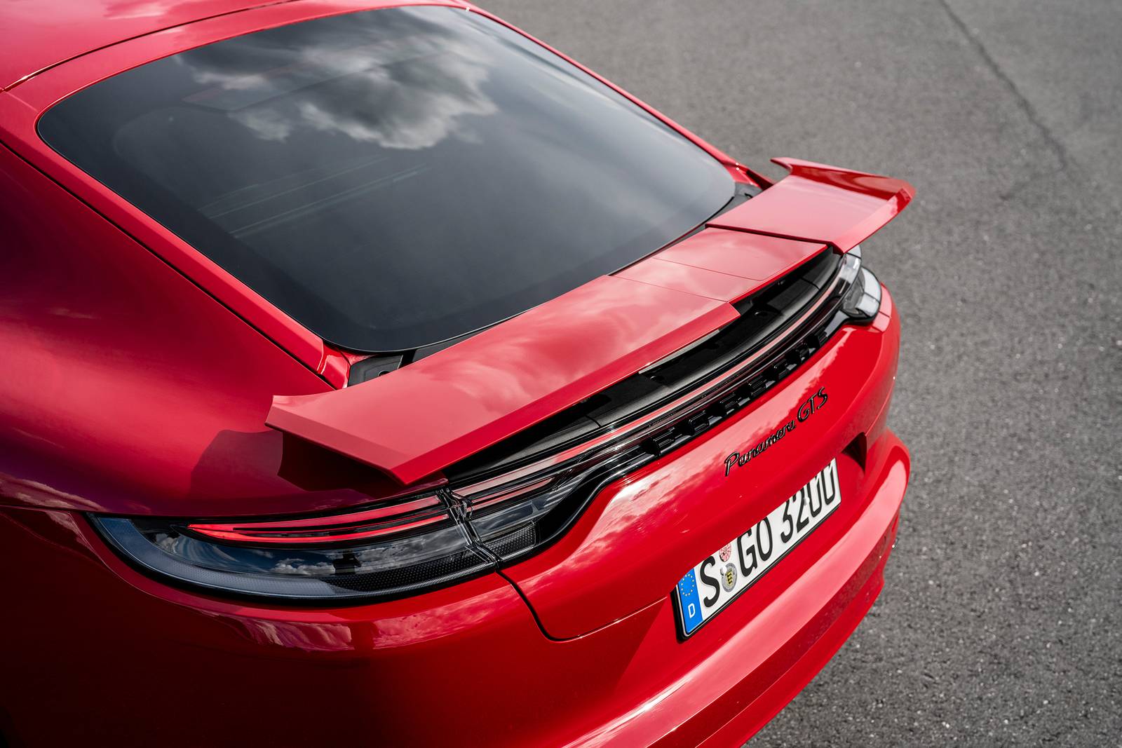 2022 Porsche Panamera exterior EDETAIL