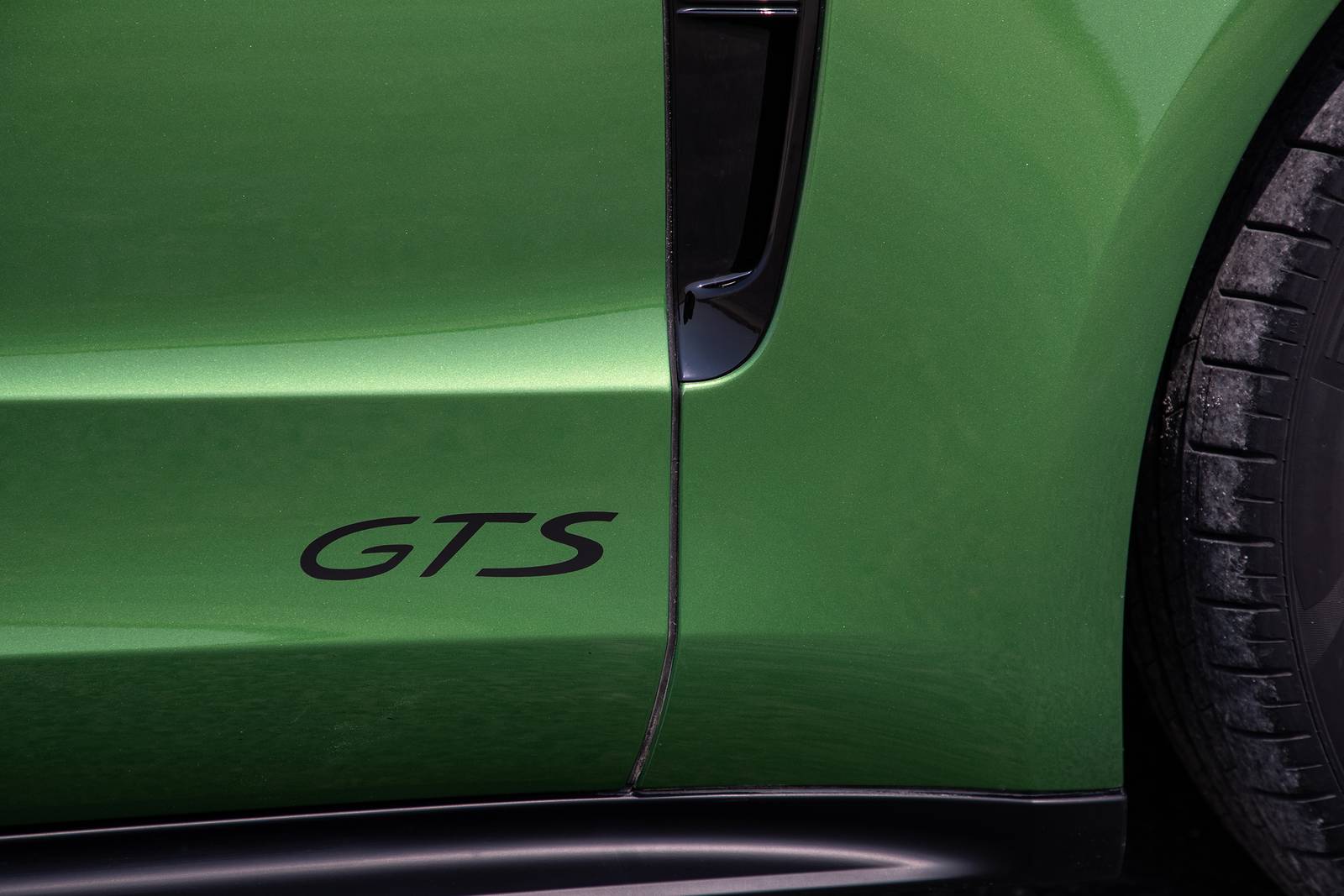 2022 Porsche Panamera exterior EDETAIL