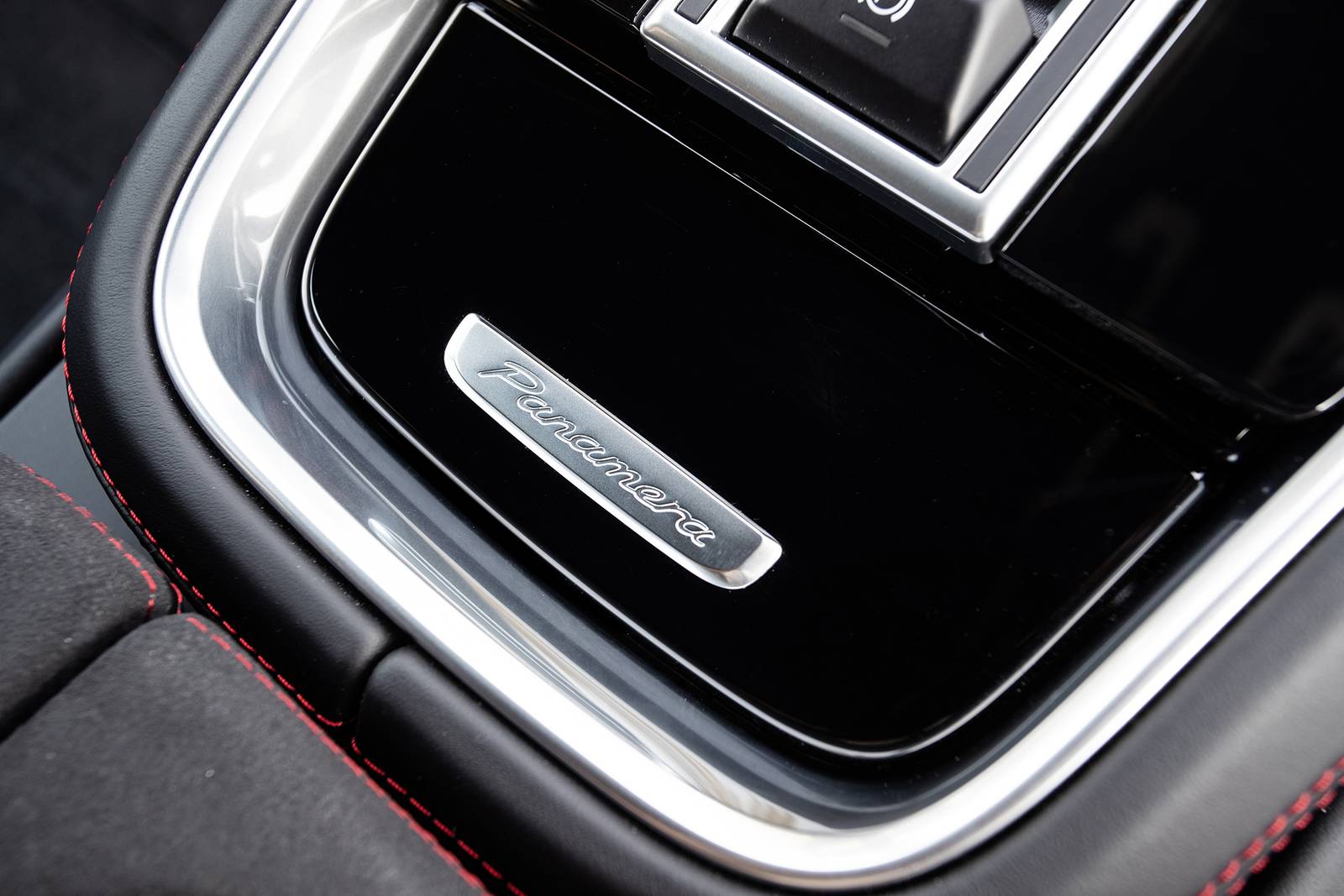 2022 Porsche Panamera interior DETAIL