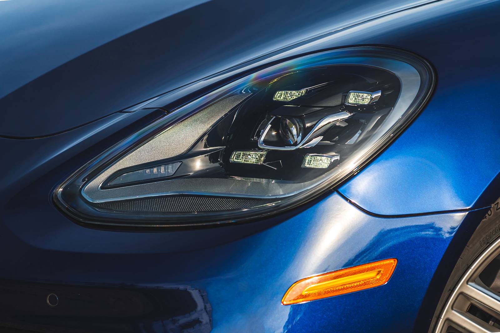 2022 Porsche Panamera exterior EDETAIL