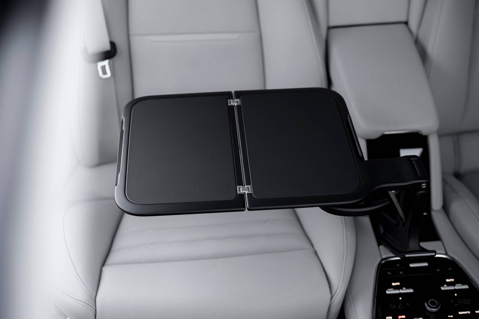 2022 Porsche Panamera interior DETAIL