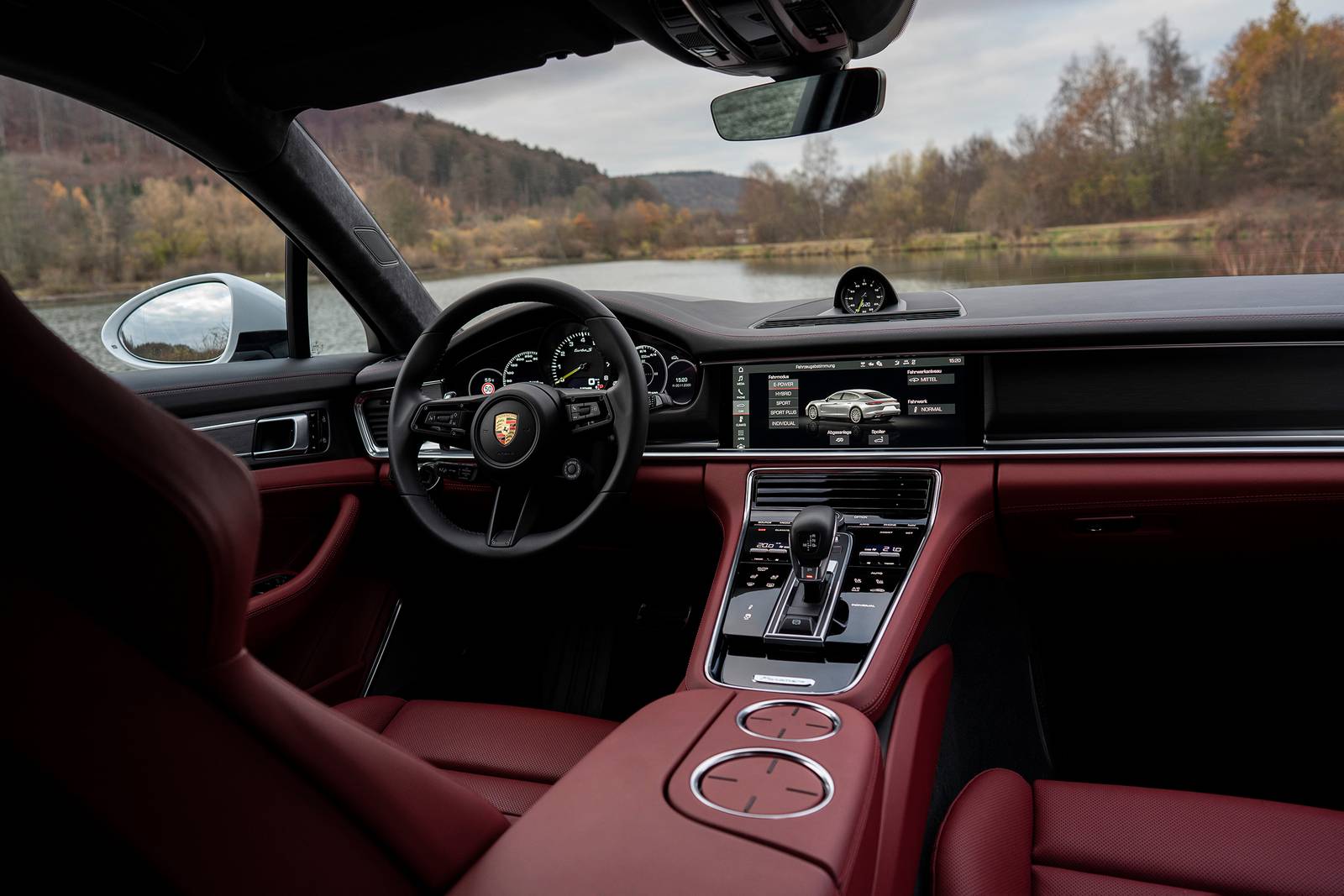 2022 Porsche Panamera interior D