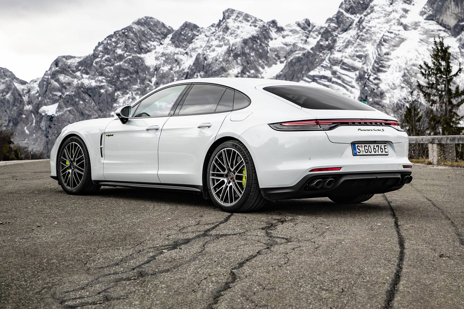 2022 Porsche Panamera exterior FQ