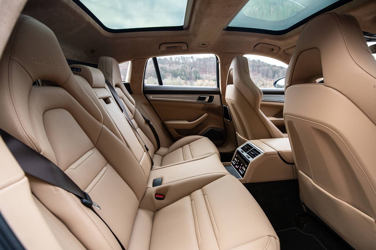 2022 Porsche Panamera interior DETAIL