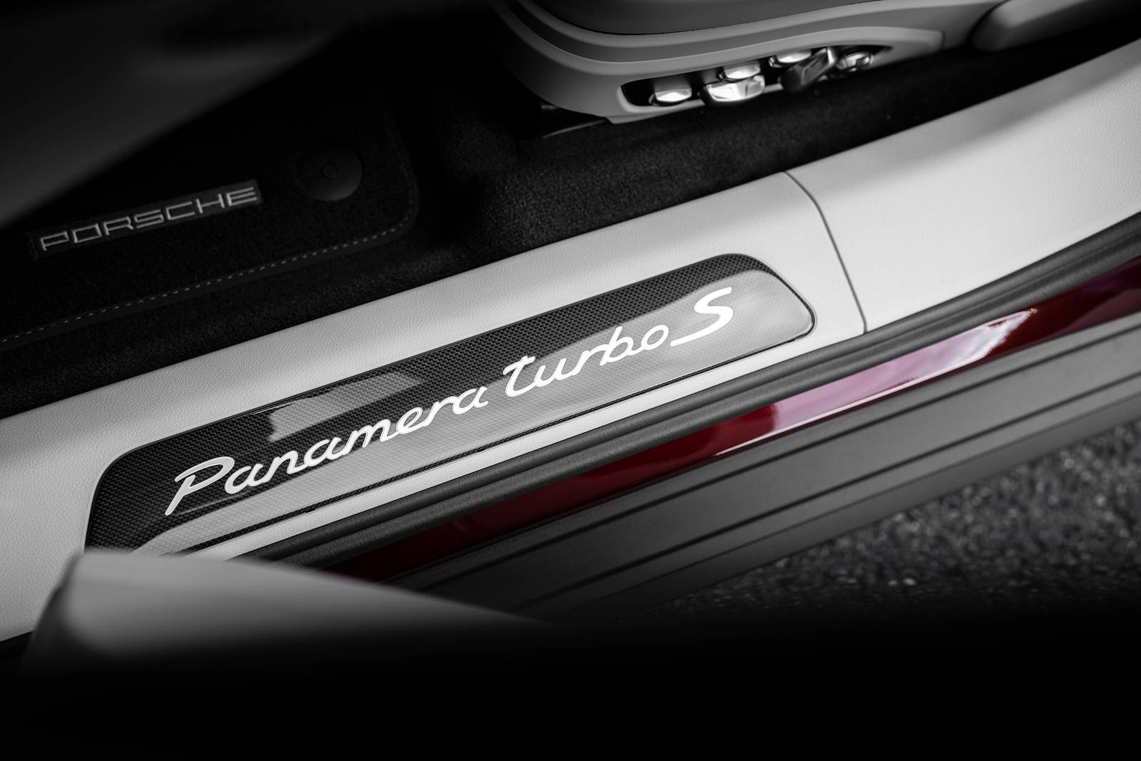 2022 Porsche Panamera interior DETAIL