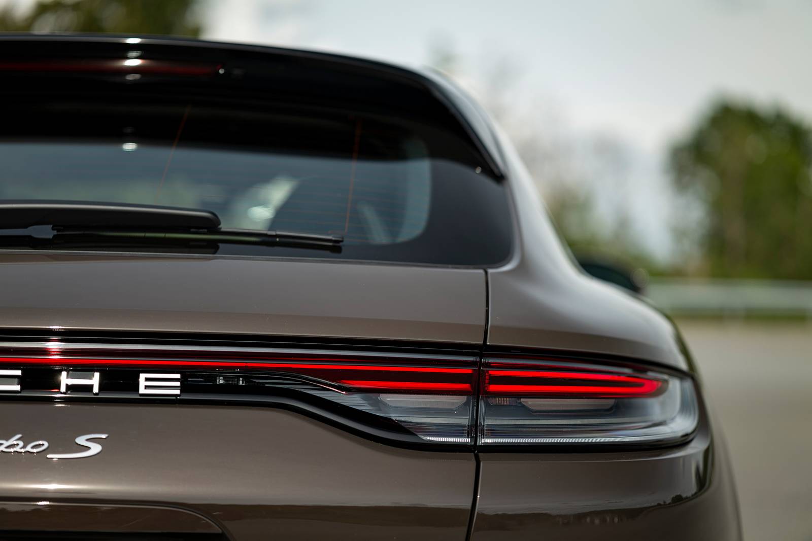 2022 Porsche Panamera exterior EDETAIL