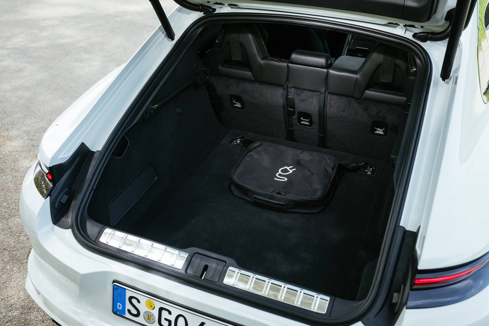 2025 Porsche Panamera interior CARGO