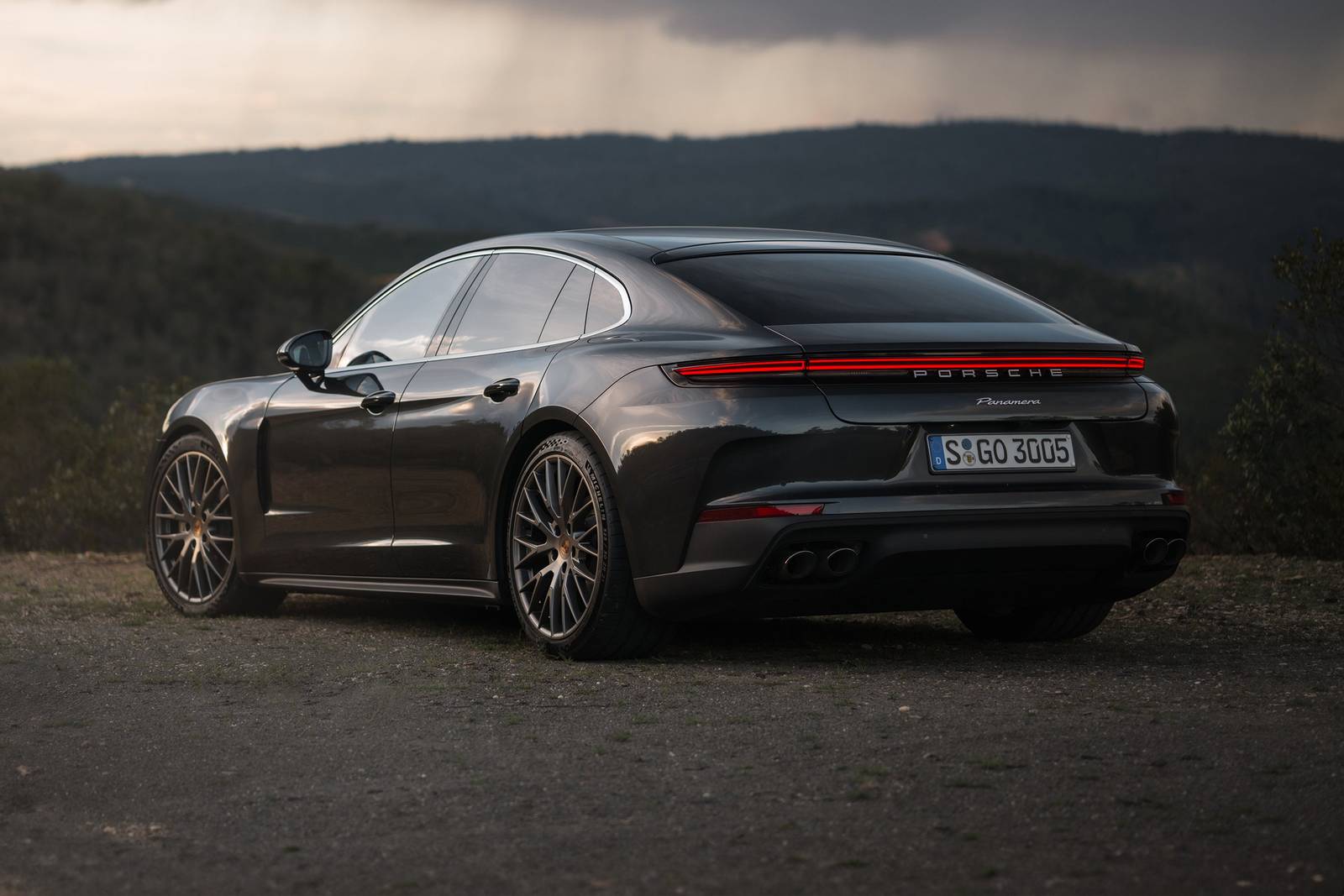 2025 Porsche Panamera — OEM photo 3