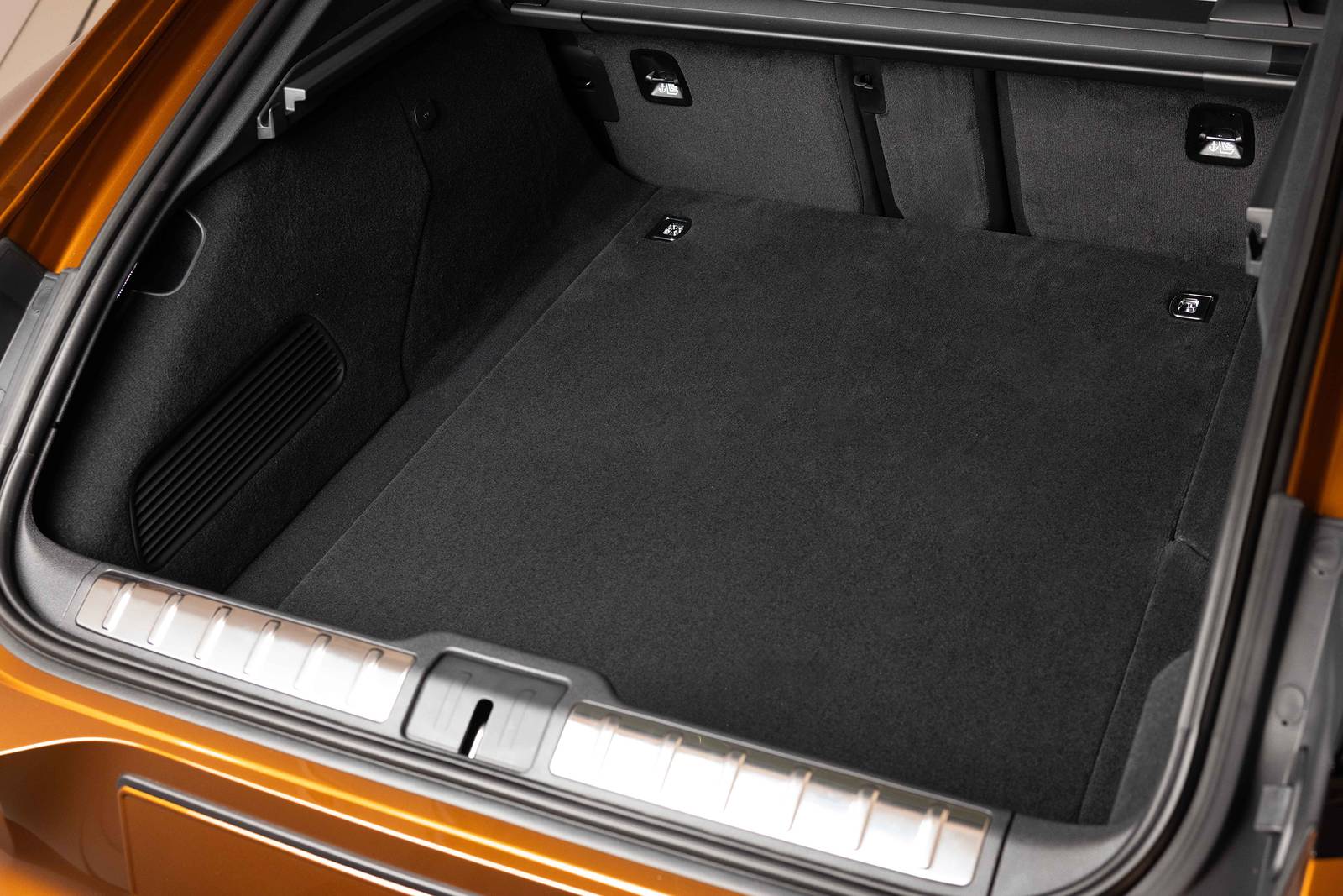 2025 Porsche Panamera interior CARGO