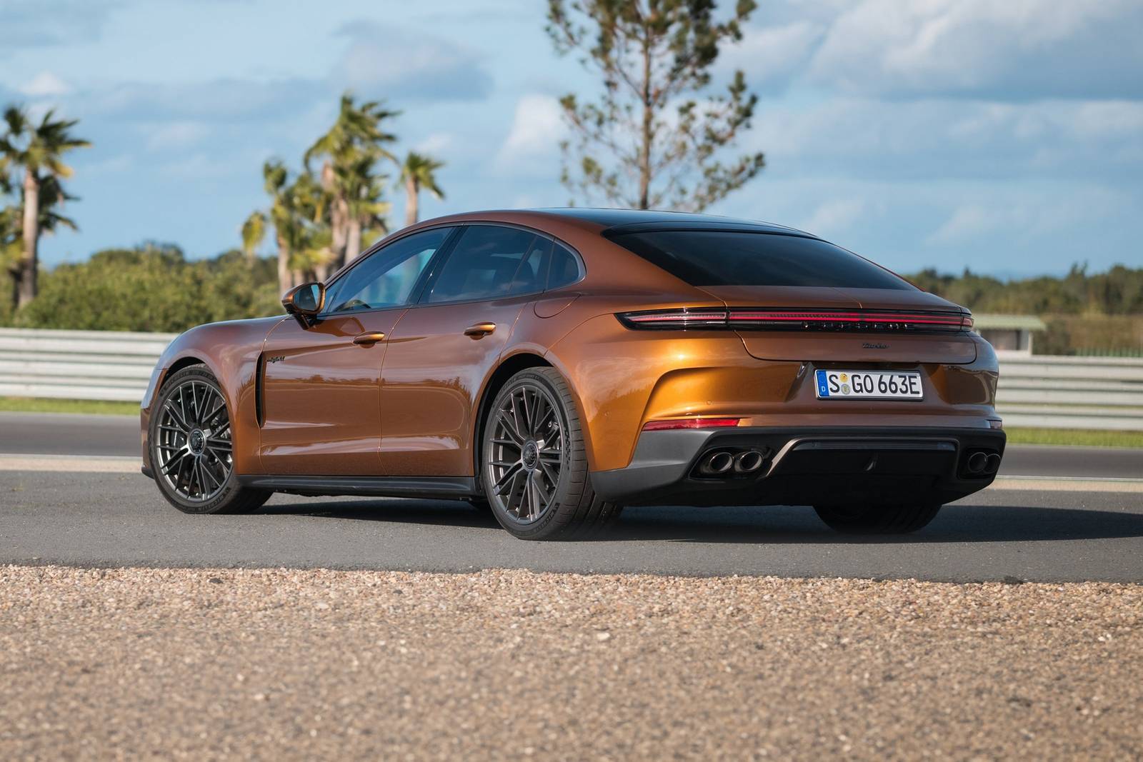 2025 Porsche Panamera — OEM photo 4