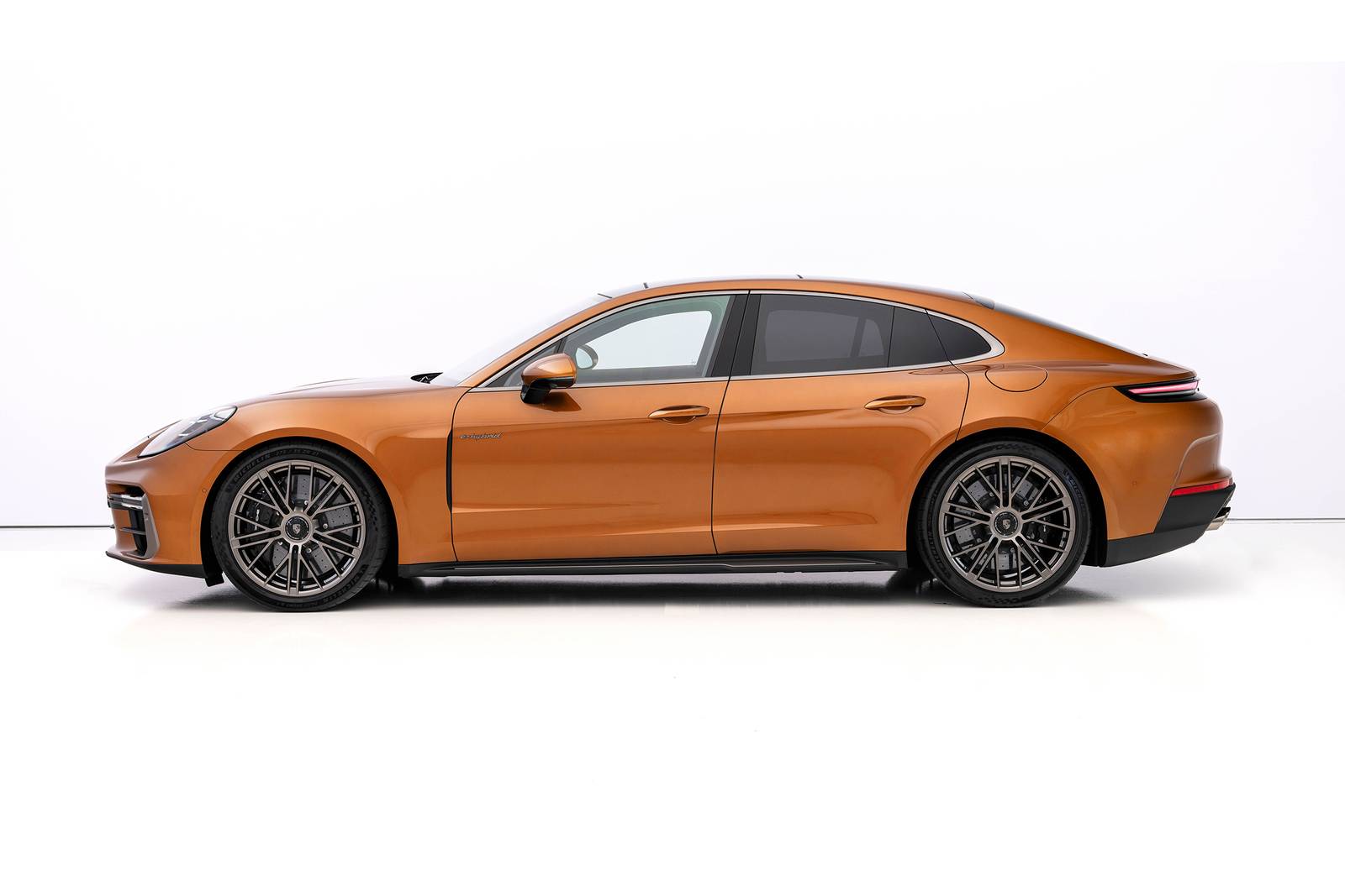 2025 Porsche Panamera — OEM photo 1