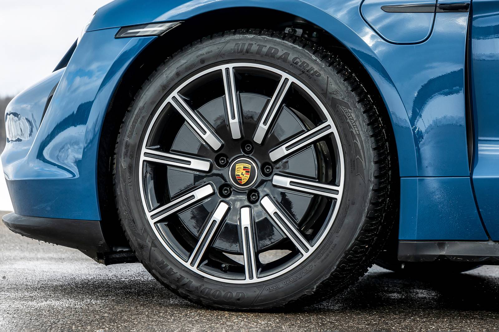 2021 Porsche Taycan exterior W