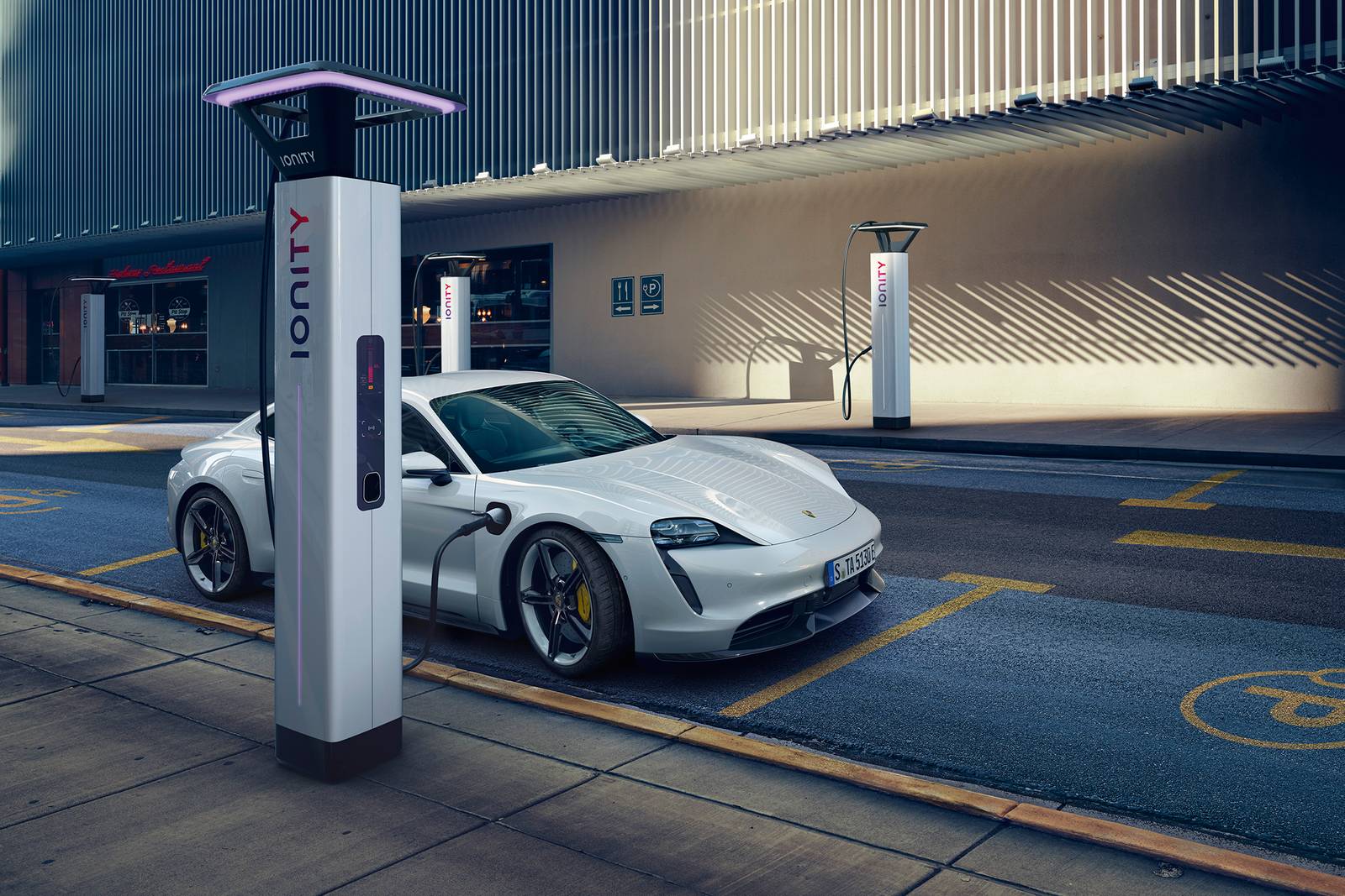 2021 Porsche Taycan exterior LIFE1