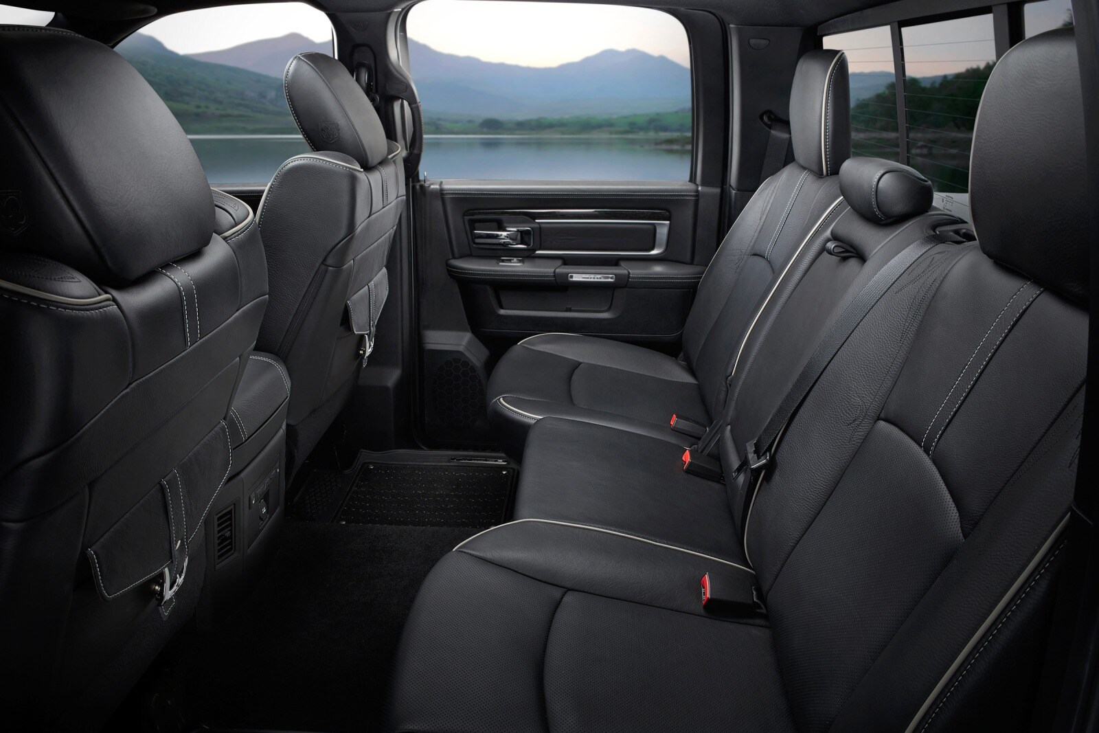 2016 Ram 1500 interior RI