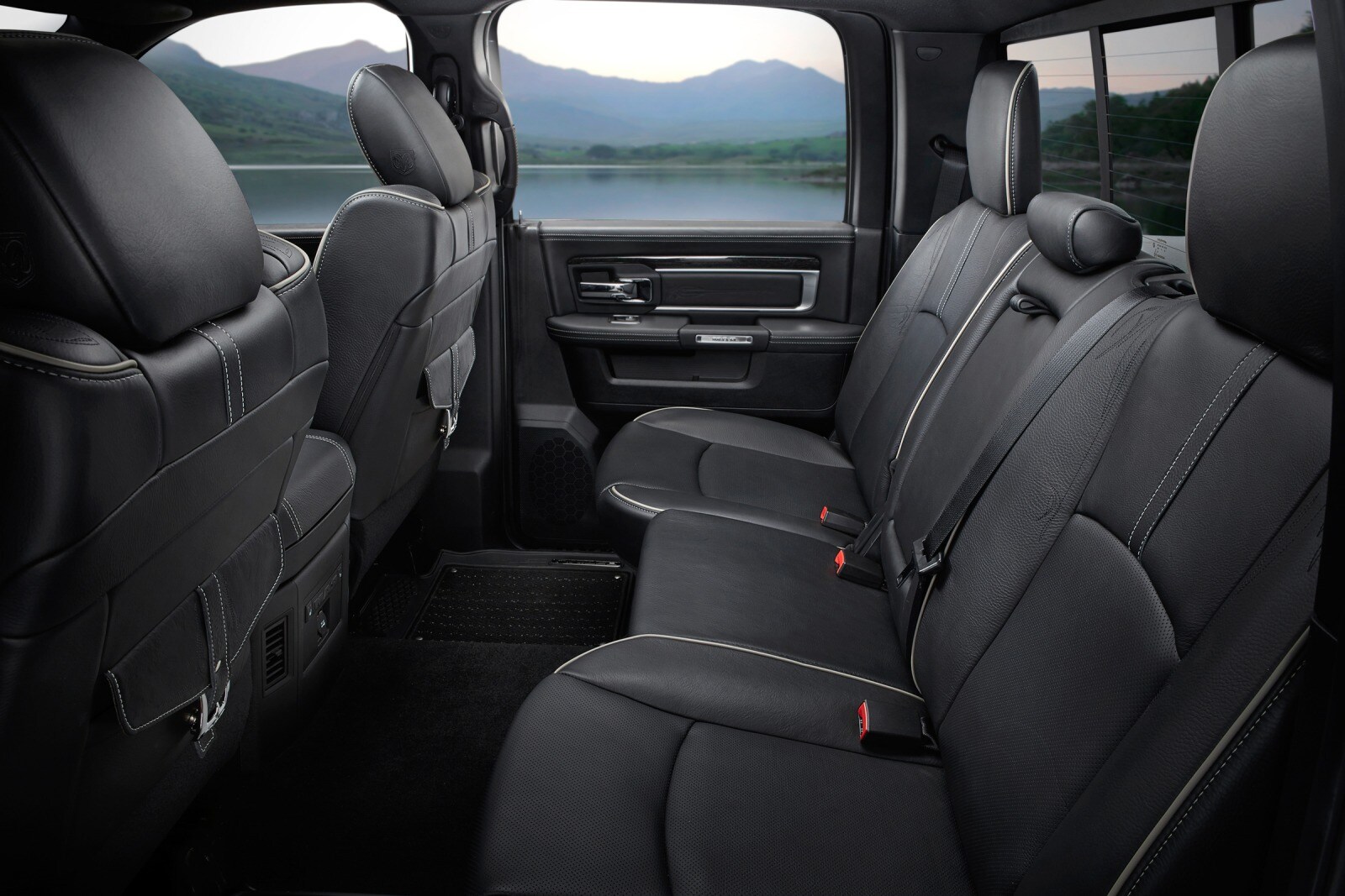 2018 Ram 1500 interior RI