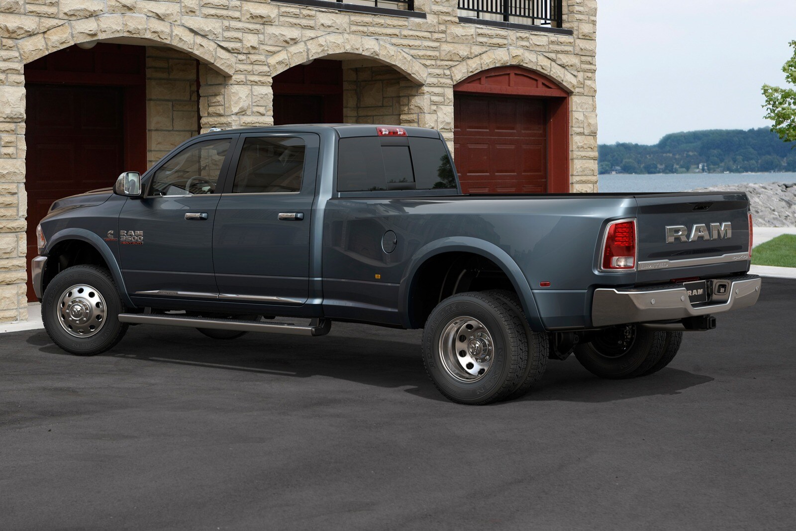 2016 Ram 3500 exterior FQ