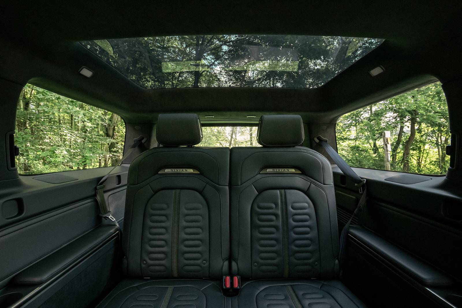 2024 Rivian R1s interior RI