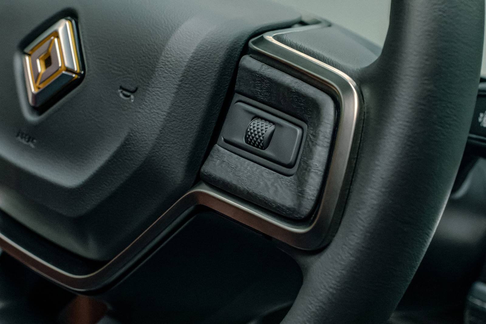 2025 Rivian R1S interior AUXCTRL