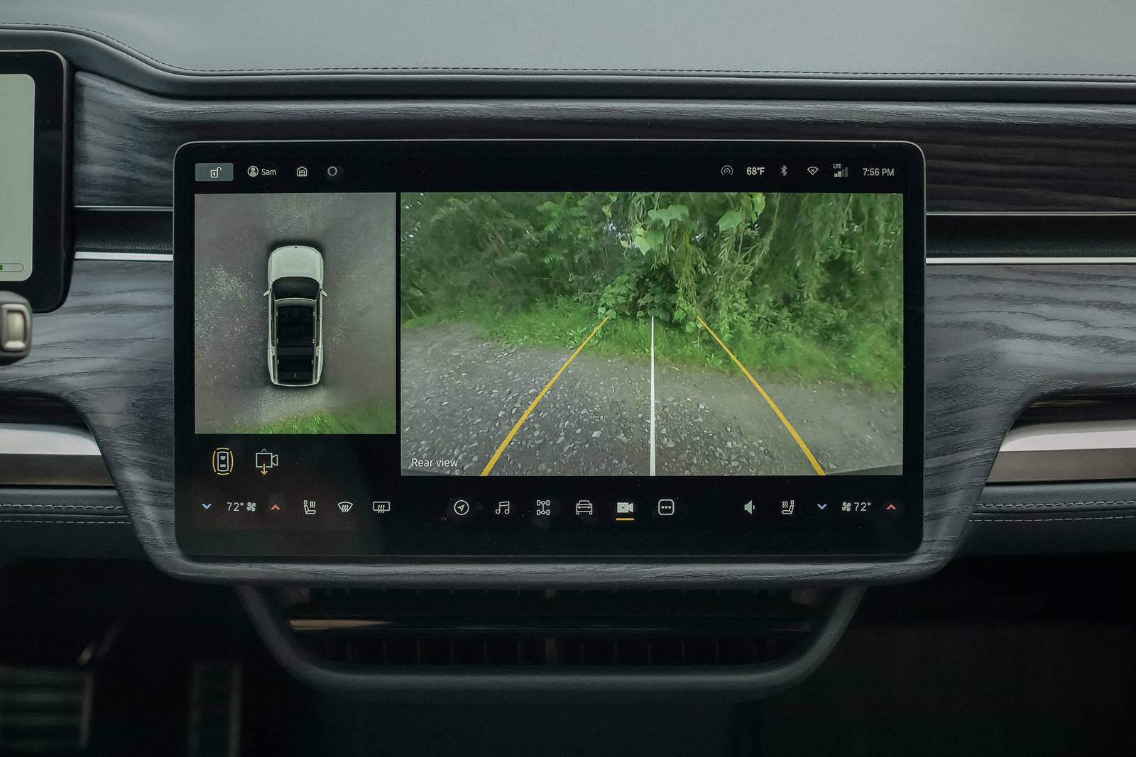 2025 Rivian R1S interior CC