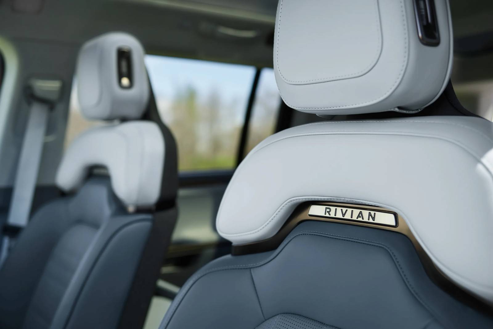 2025 Rivian R1S interior DETAIL