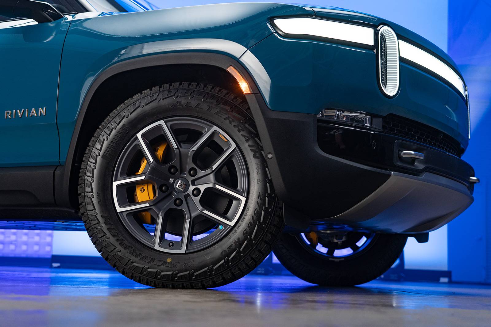 2022 Rivian R1T — OEM photo 3