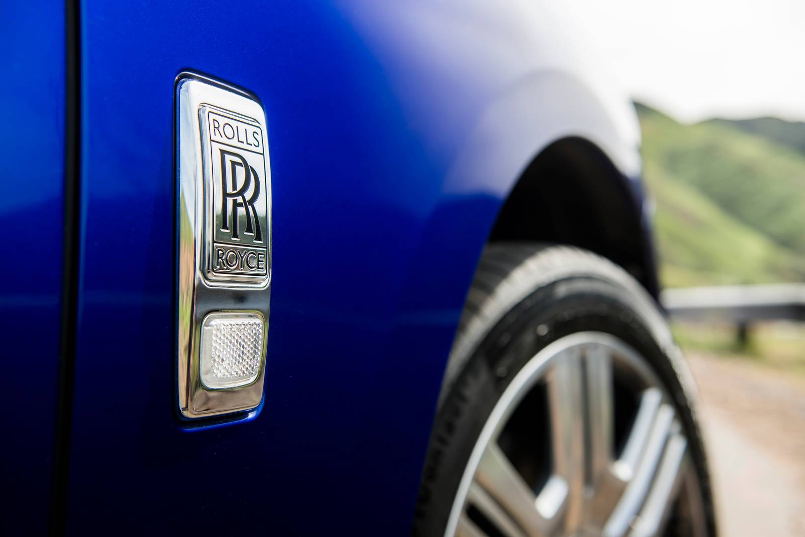 2019 Rolls-Royce Cullinan exterior FBDG