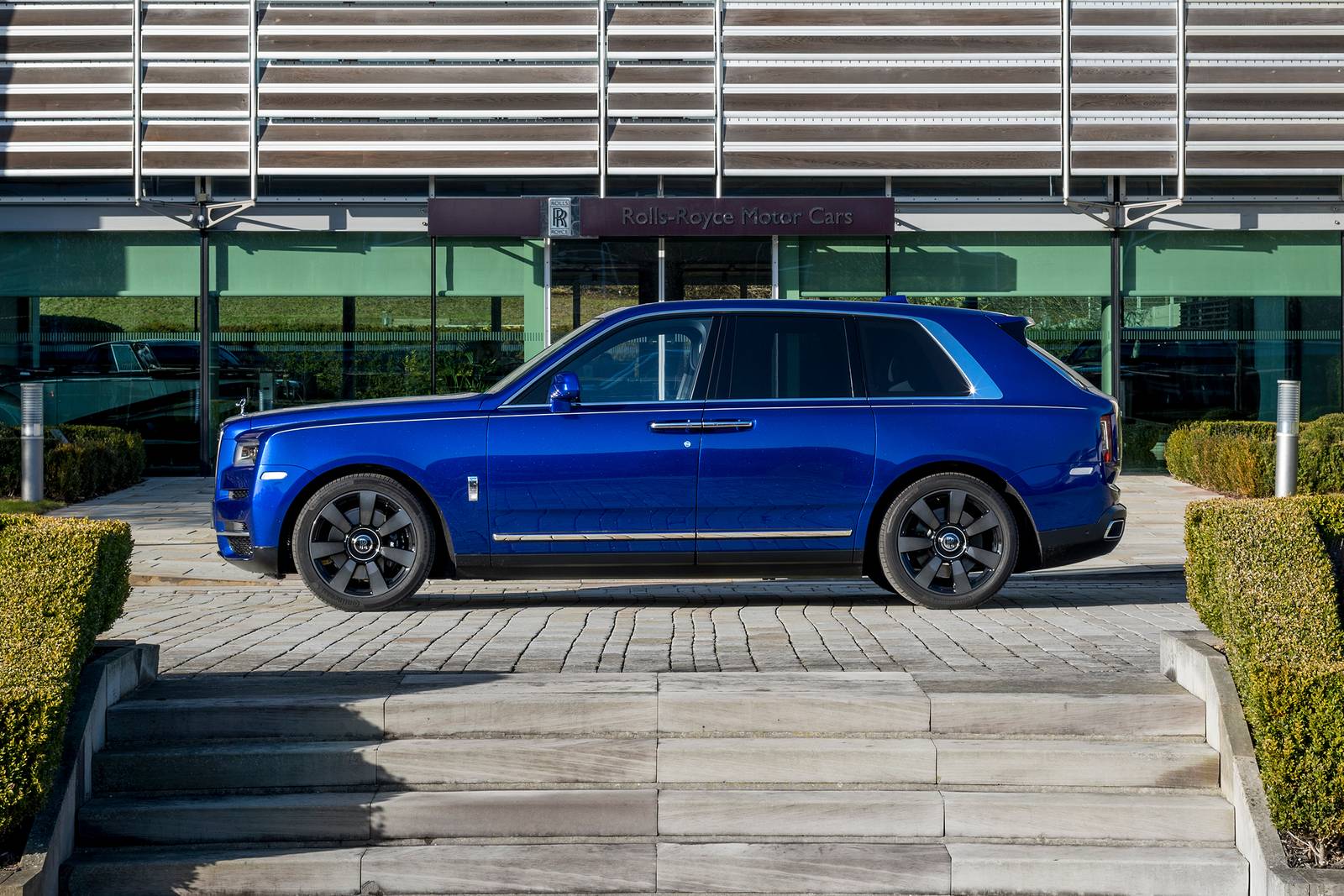 2019 Rolls-Royce Cullinan 4dr SUV Profile