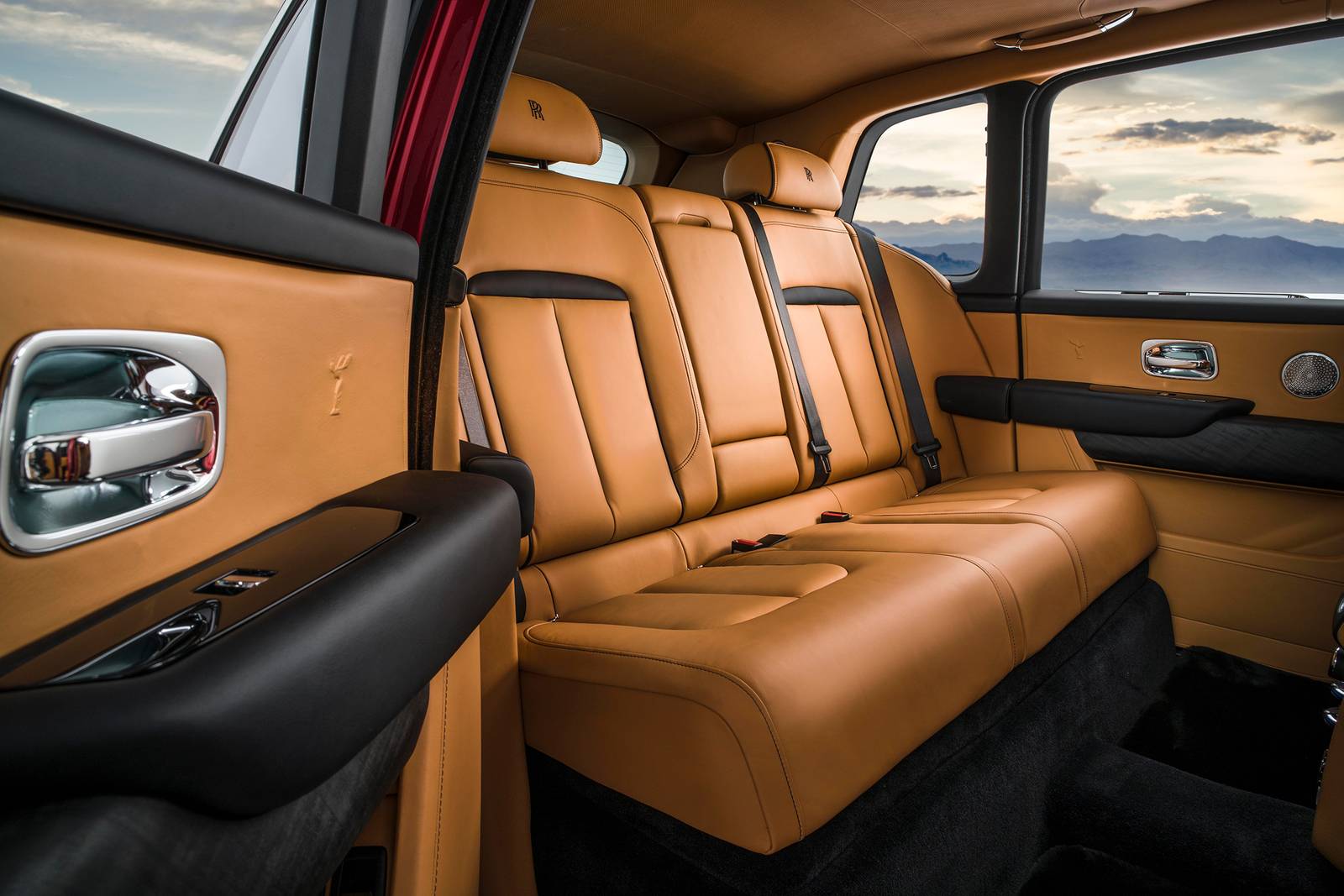 2020 Rolls-Royce Cullinan interior RI