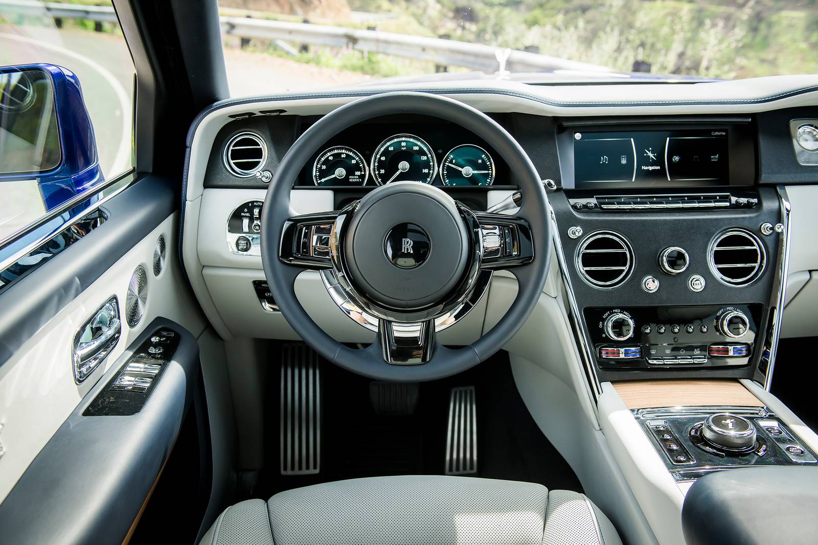 2020 Rolls-Royce Cullinan interior SWD