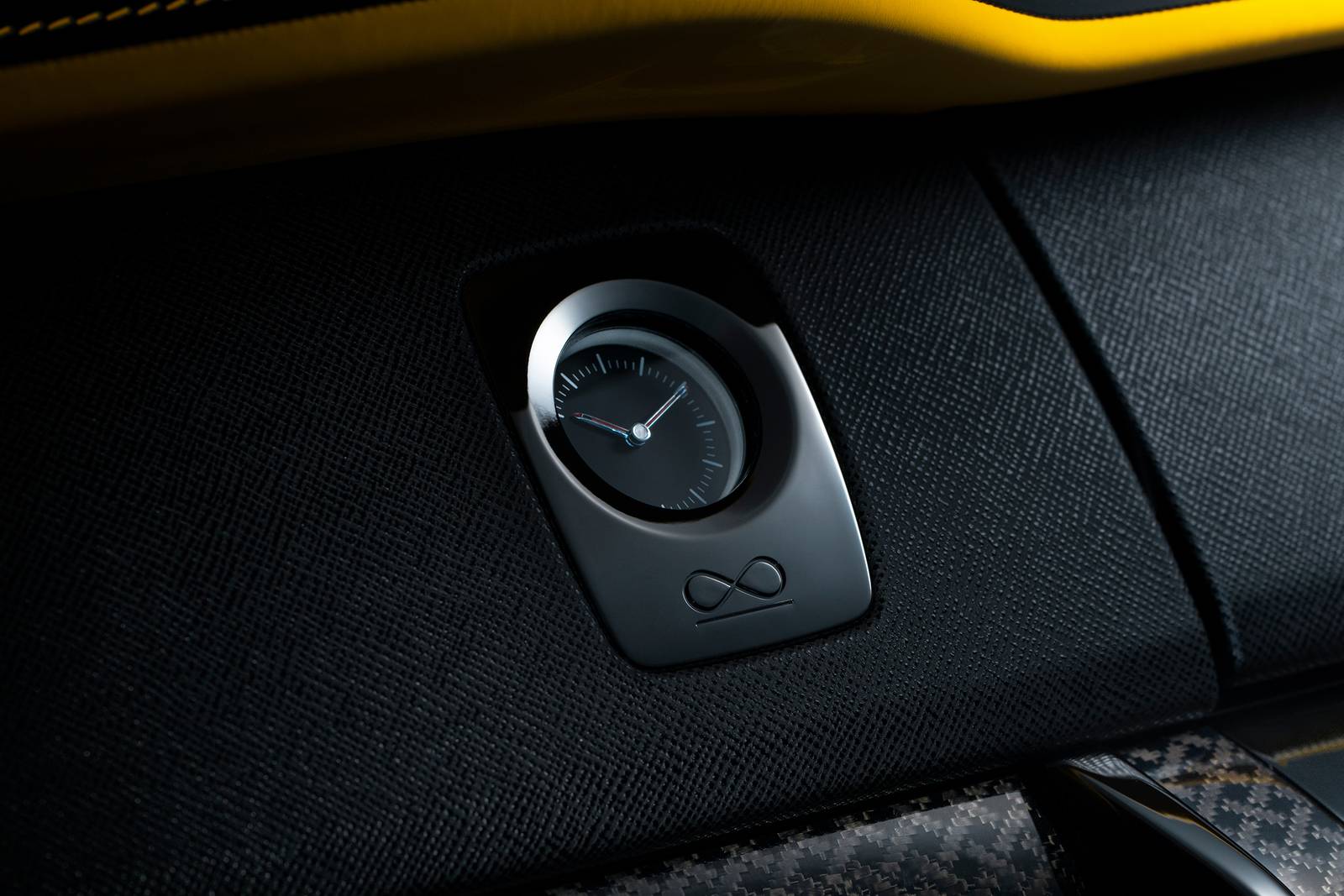 2020 Rolls-Royce Cullinan front safety DETAIL