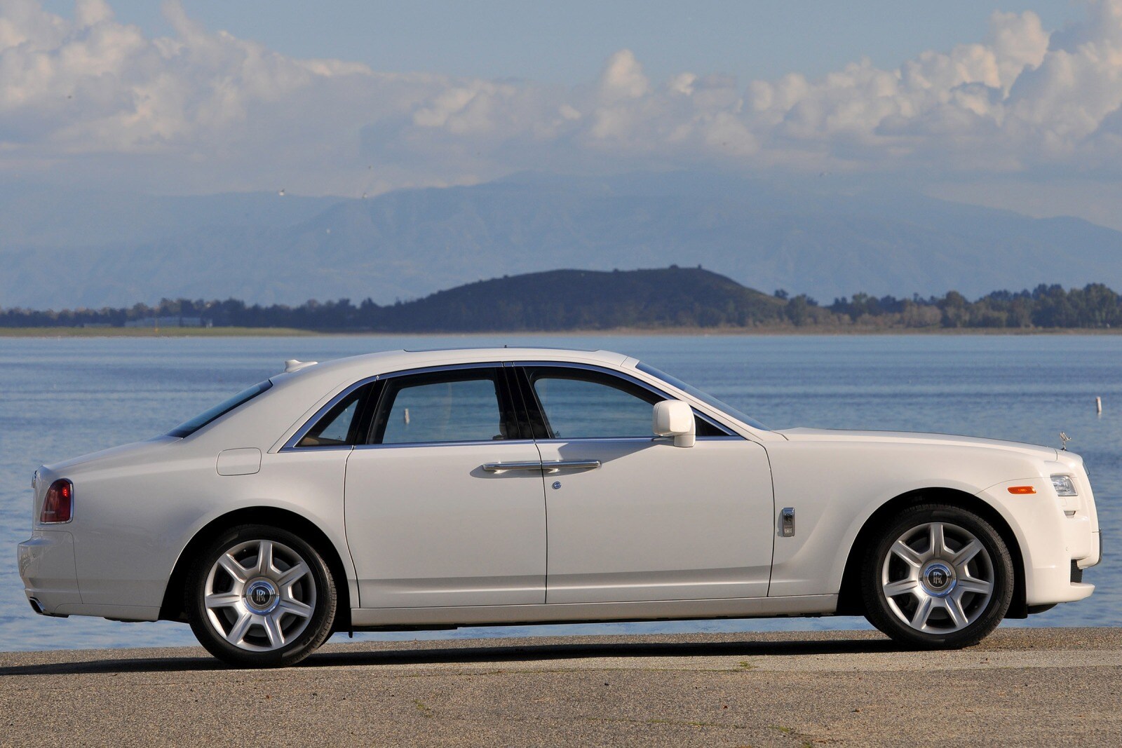 2014 Rolls-Royce Ghost Sedan Exterior