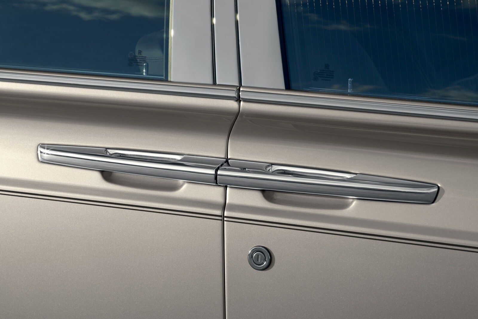 2012 Rolls-Royce Phantom exterior EDETAIL