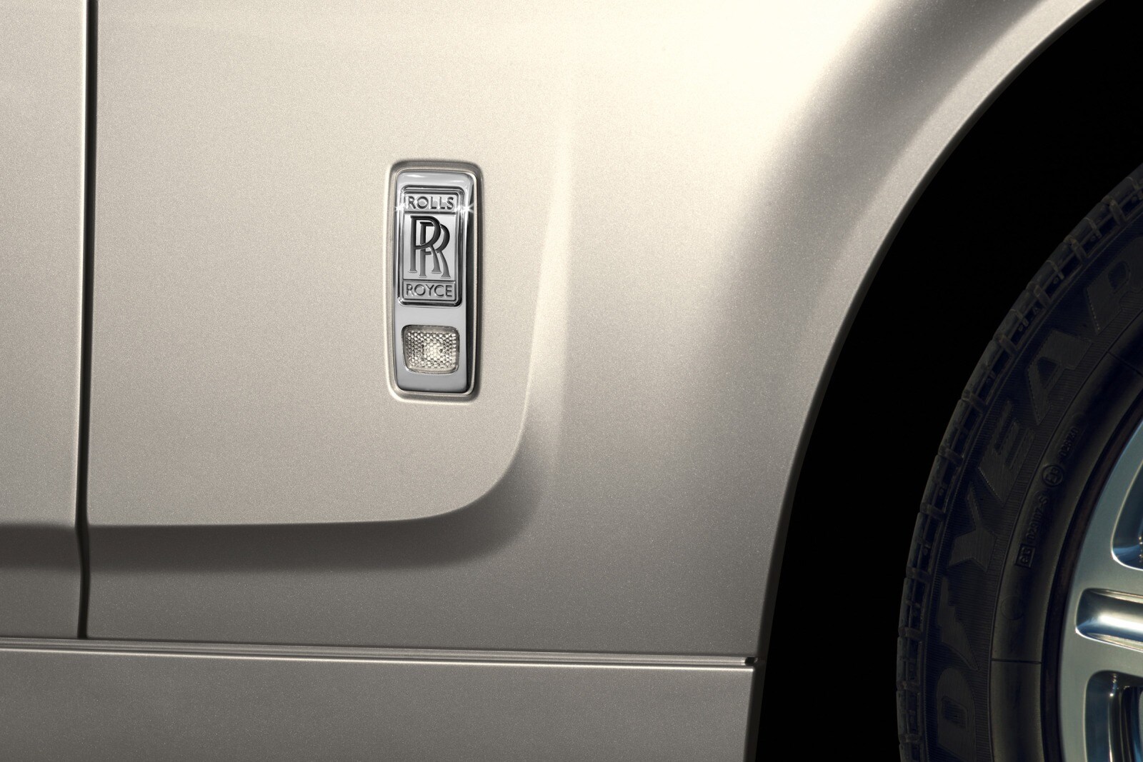 2013 Rolls-Royce Phantom exterior FBDG