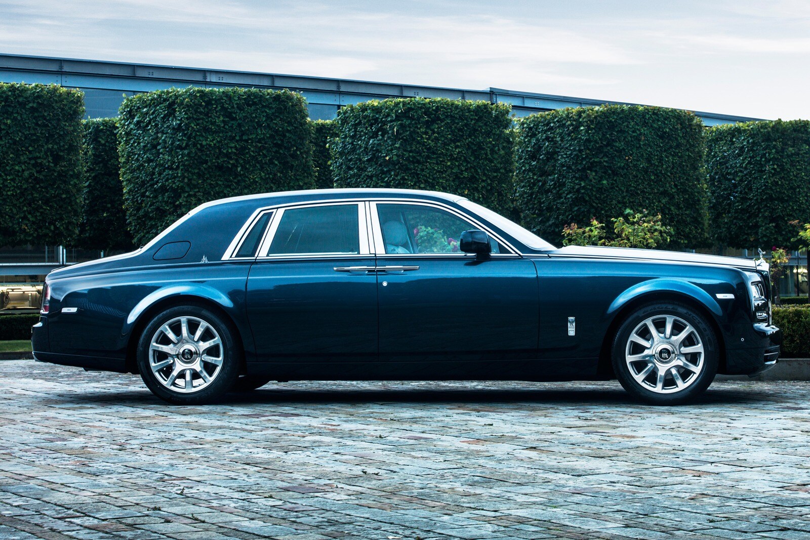 2016 Rolls-Royce Phantom Sedan Exterior