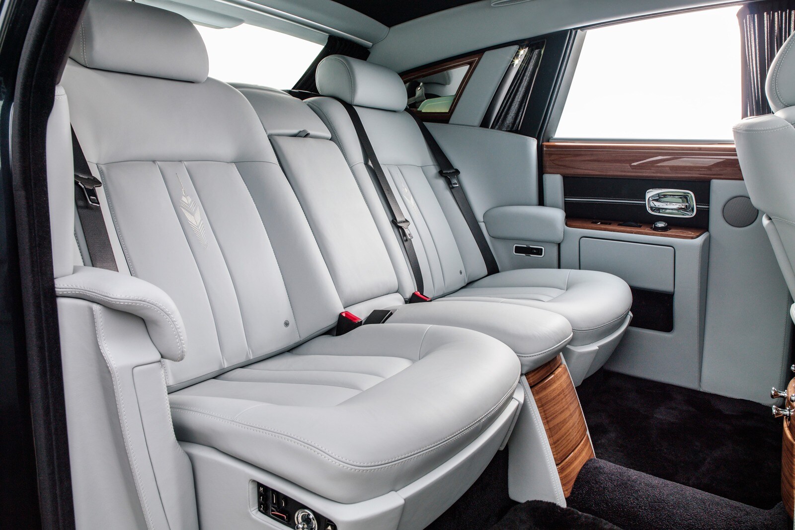 2016 Rolls-Royce Phantom interior RI