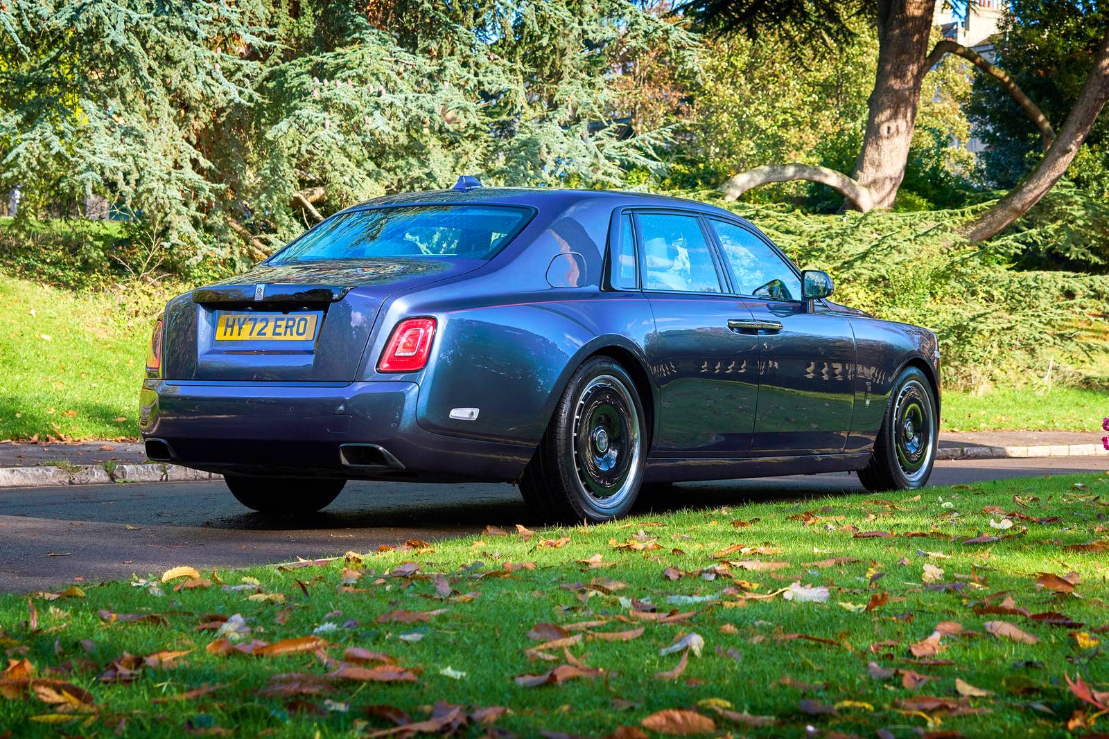 2023 Rolls-Royce Phantom exterior RQ