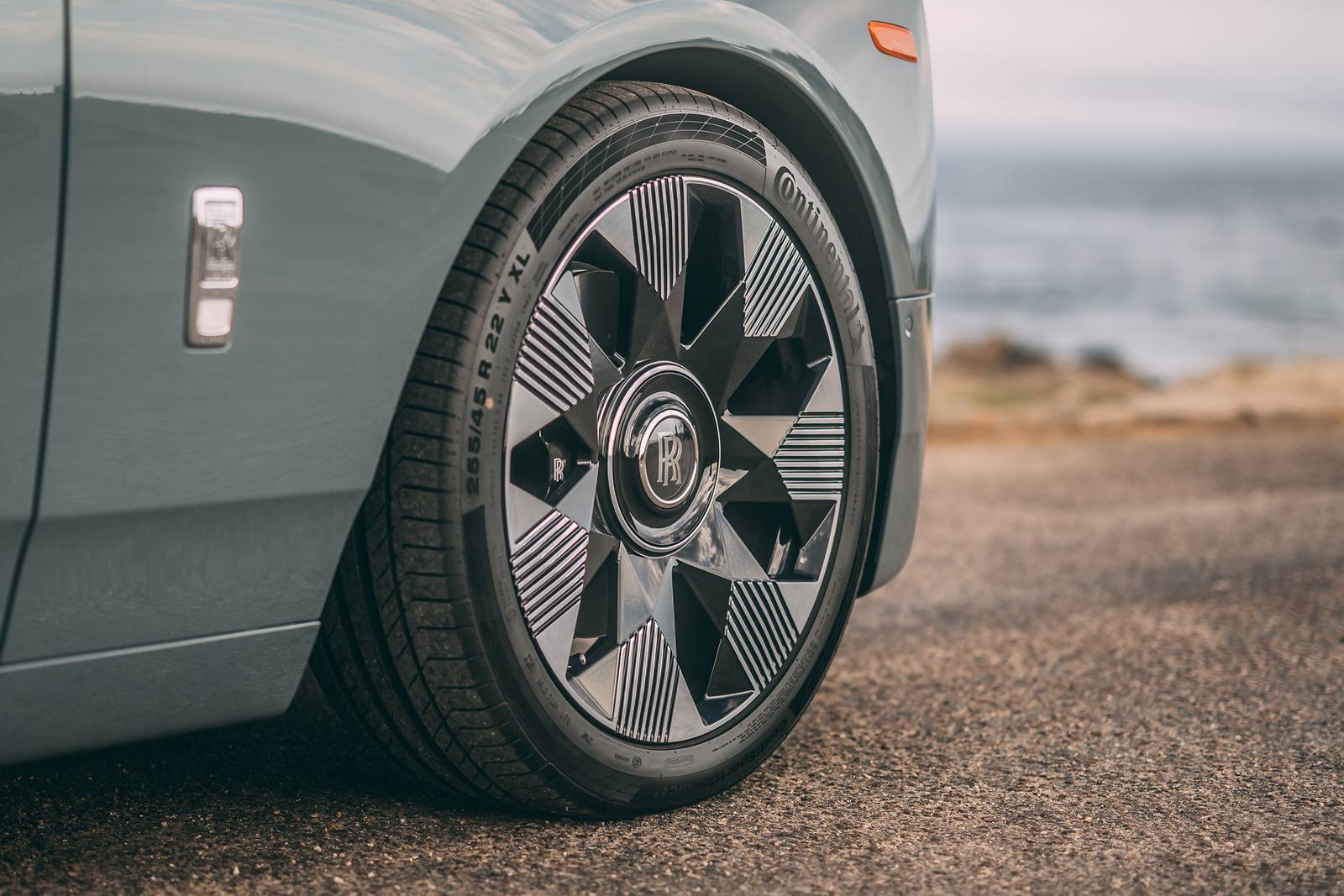 2023 Rolls-Royce Phantom — OEM photo 3