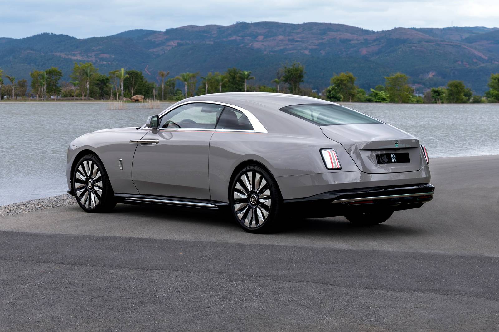 2024 Rolls-Royce Spectre