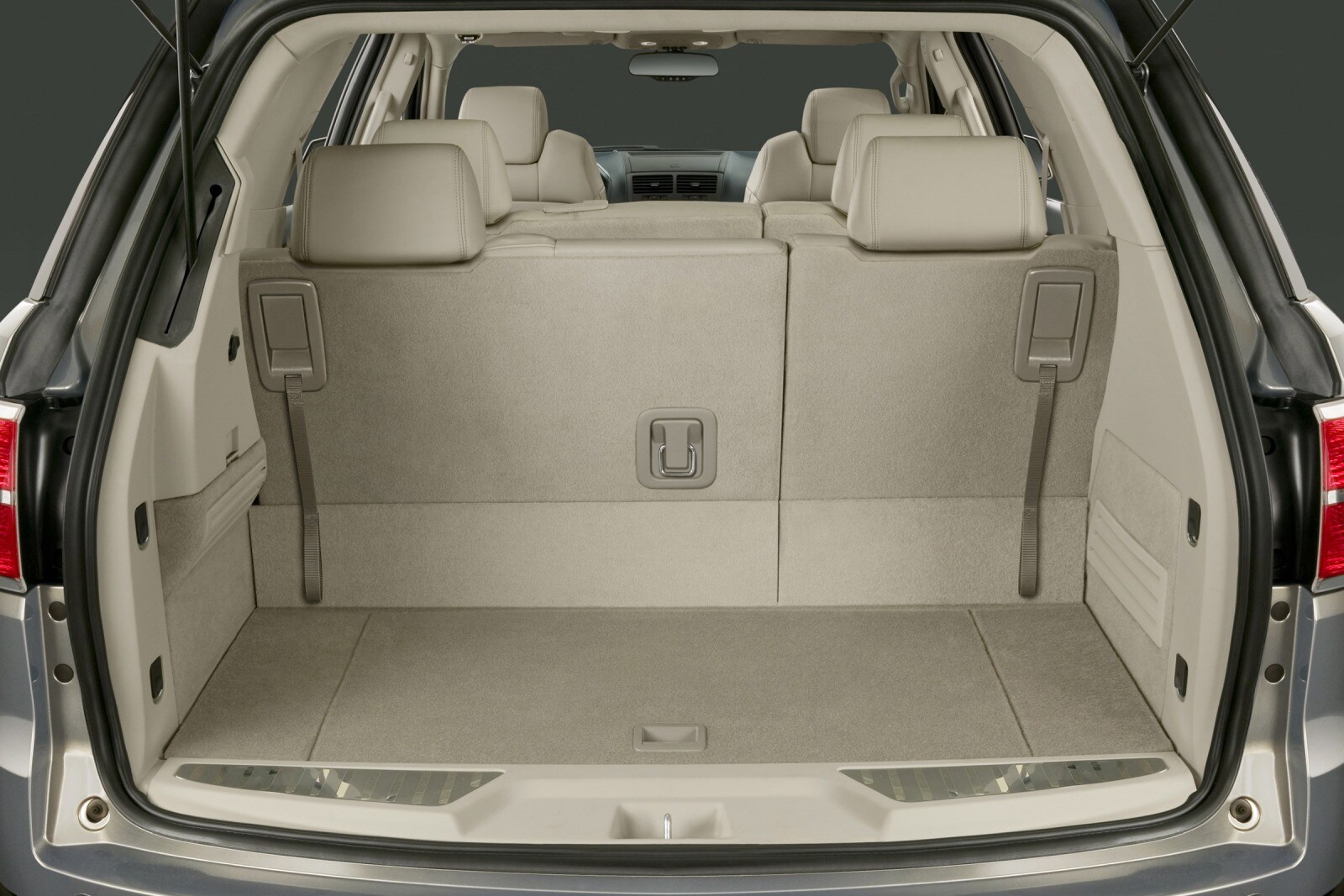 2007 Saturn Outlook interior CARGO