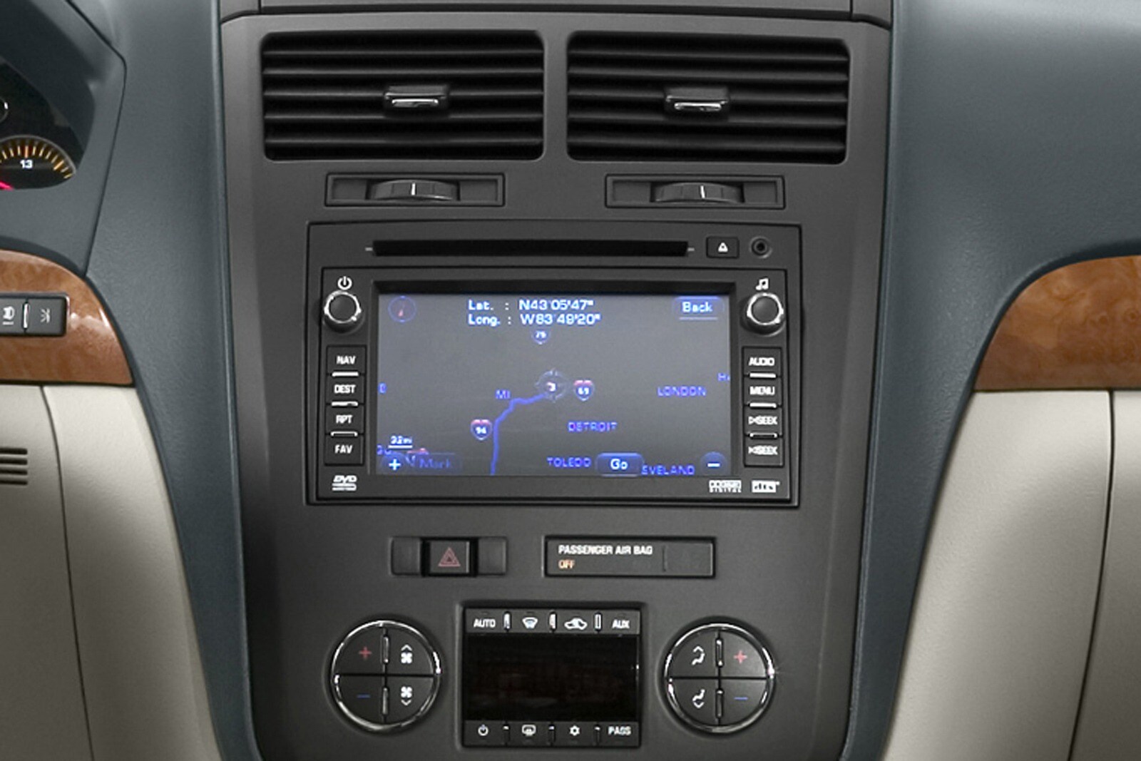 2007 Saturn Outlook interior CC