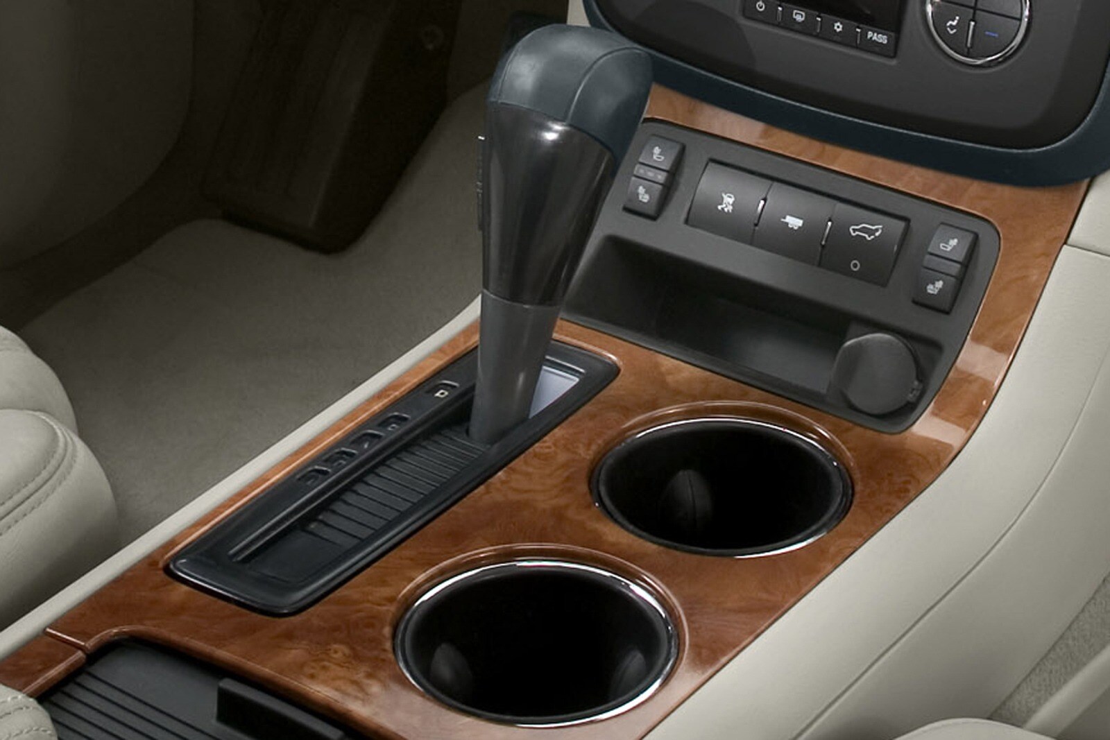 2007 Saturn Outlook interior SHF