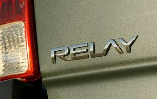 2005 Saturn Relay exterior FBDG