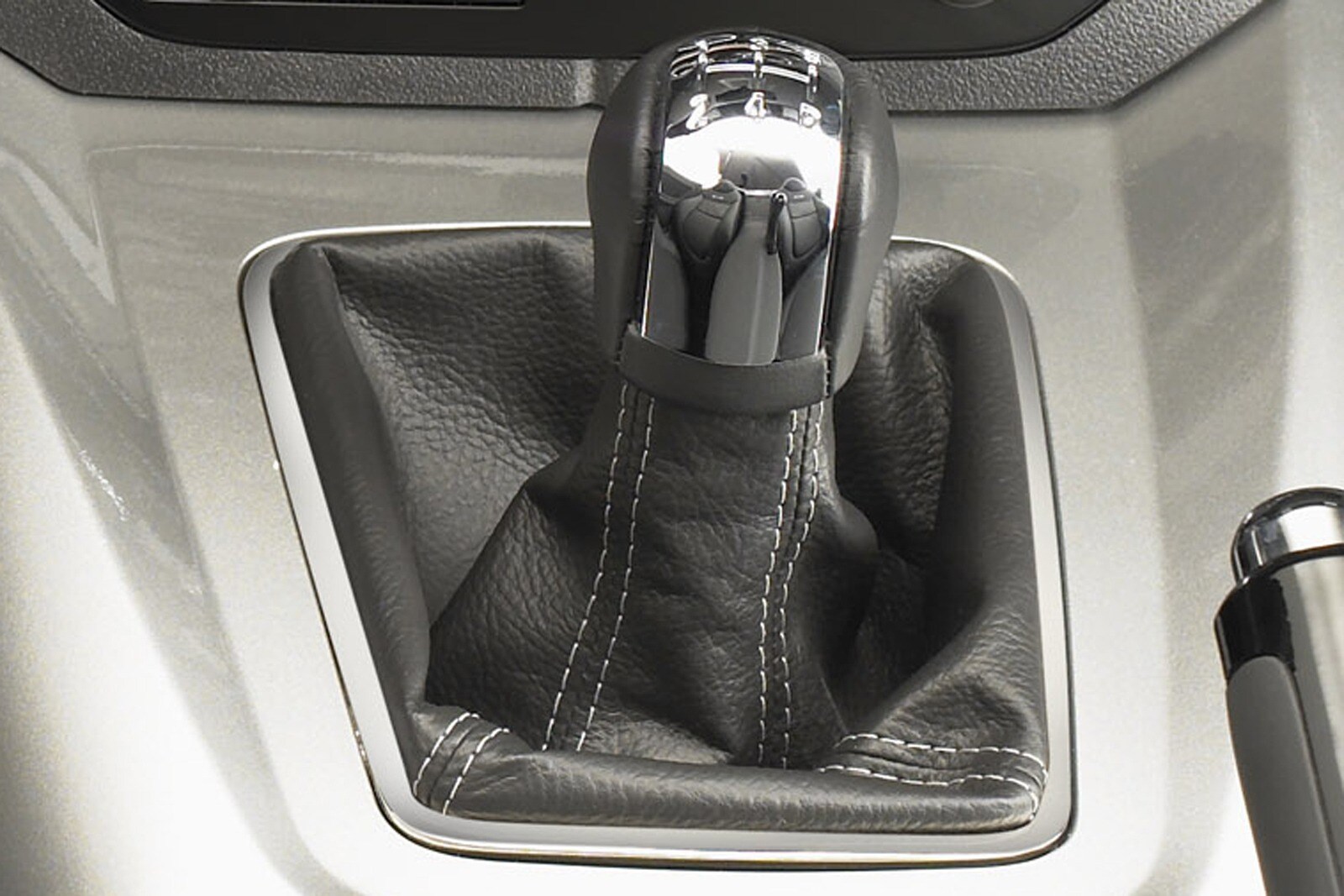 2007 Saturn Sky interior SHF