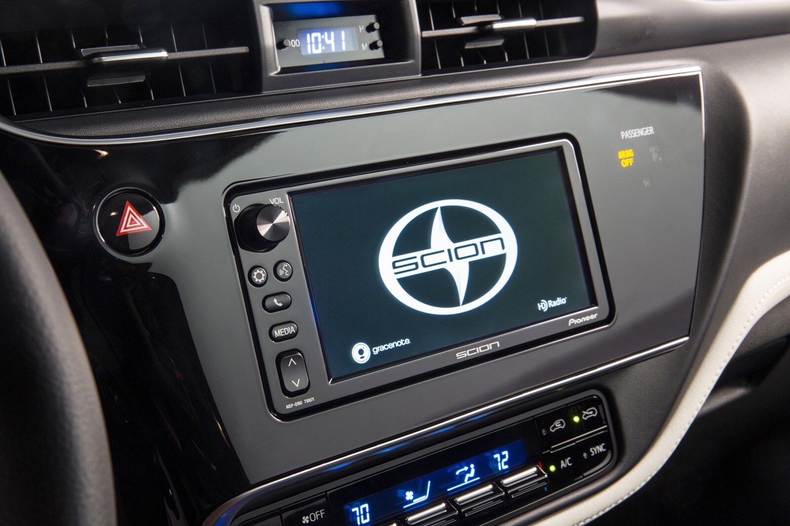 2016 Scion iM interior CC