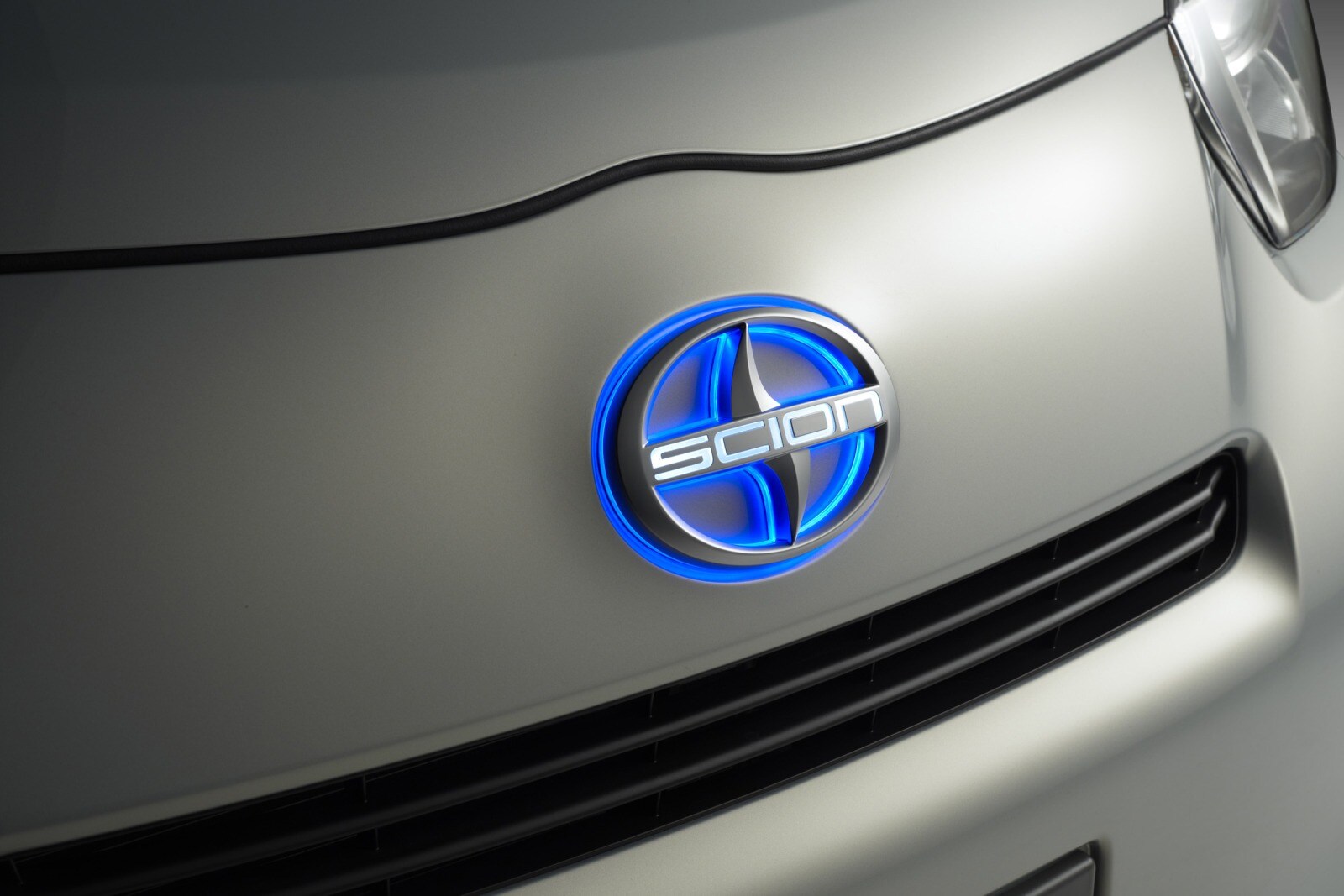 2014 Scion iQ exterior FBDG