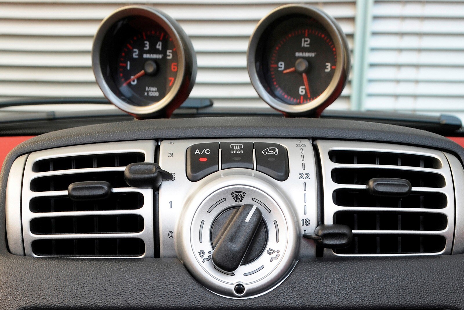 2010 smart fortwo interior CC