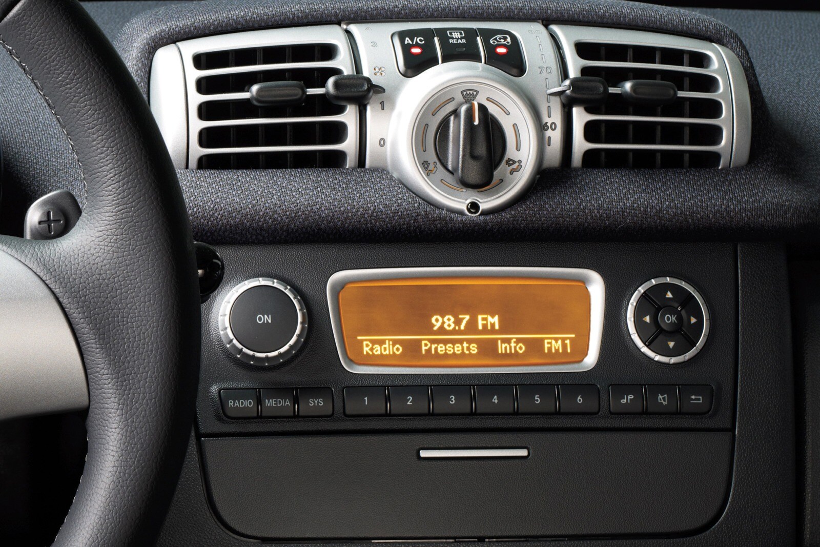 2013 smart fortwo interior CC