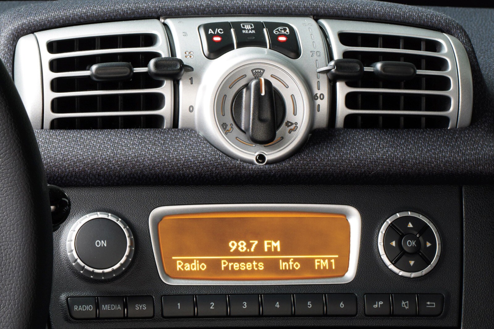 2013 smart fortwo interior CC