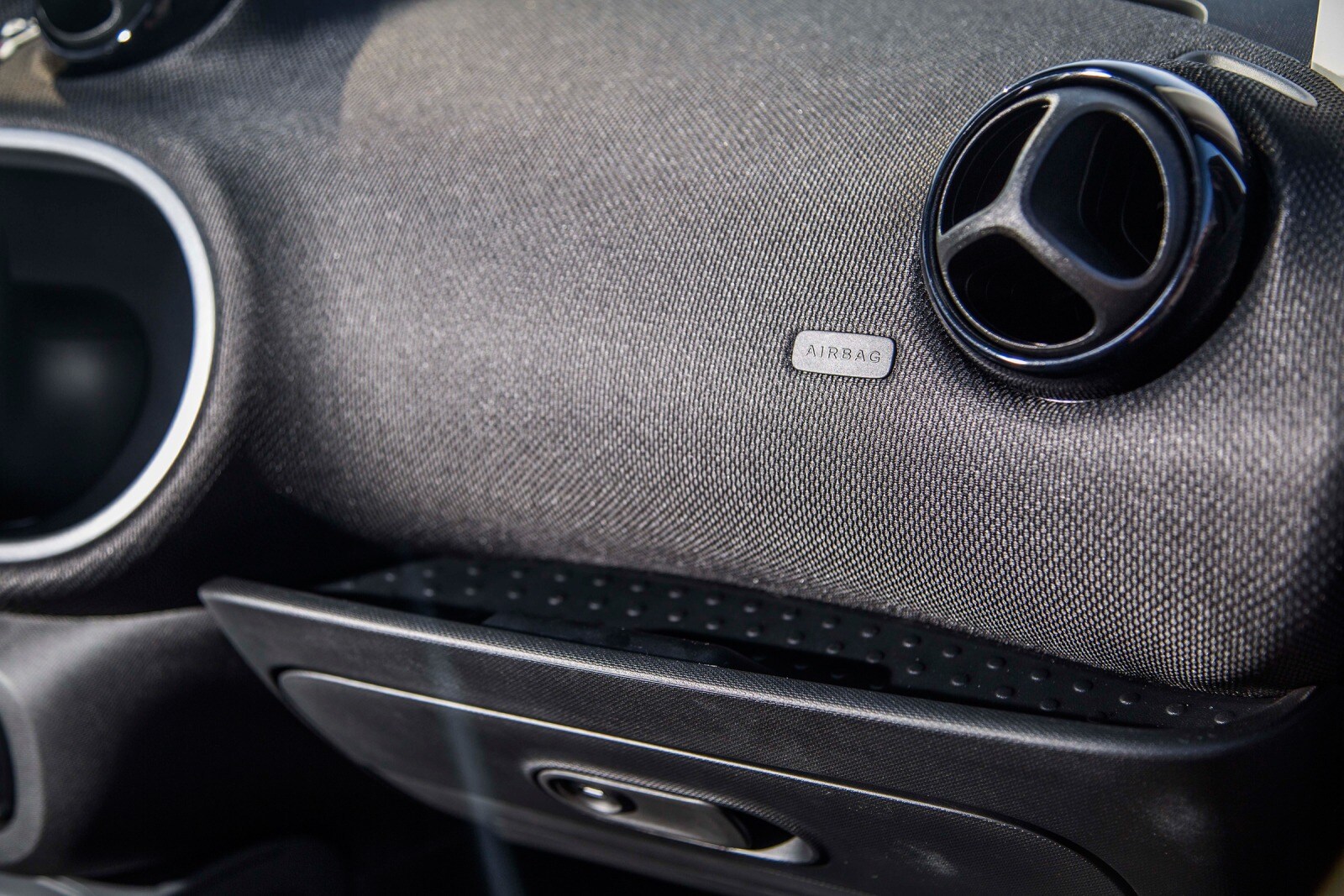 2016 smart fortwo interior DETAIL