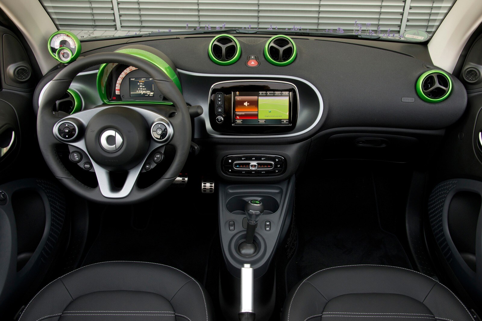 2018 smart fortwo interior D